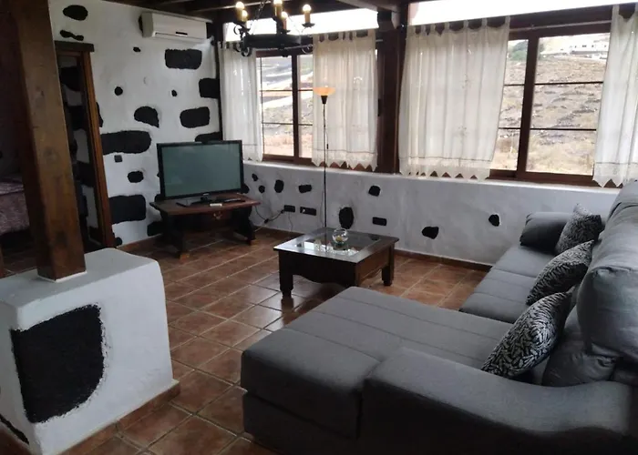 Villa Lanzarote Casa Volcanica-anclada Sobre La Lava Del Volcan *