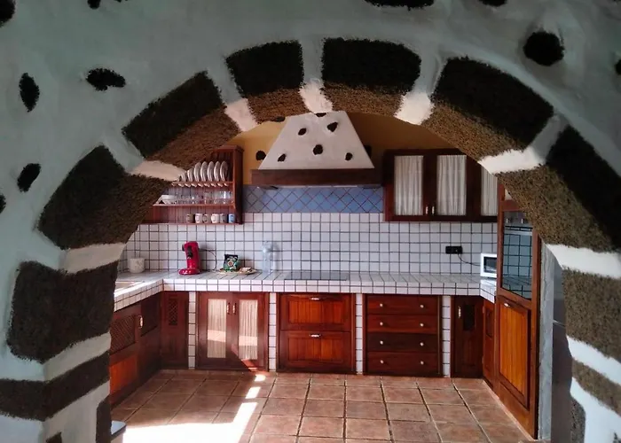 Lanzarote Casa Volcanica-anclada Sobre La Lava Del Volcan Villa *