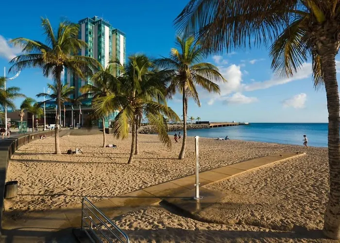 Lanzarote Casa Volcanica-anclada Sobre La Lava Del Volcan * Montana Blanca