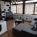 Villa Lanzarote Casa Volcánica-anclada Sobre La Lava Del Volcán *
