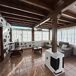 Lanzarote Casa Volcánica-anclada Sobre La Lava Del Volcán * Montana Blanca