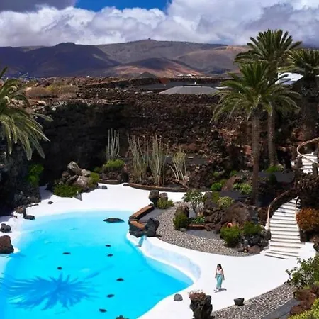 Lanzarote Casa Volcanica-anclada Sobre La Lava Del Volcan ヴィラ Montana Blanca