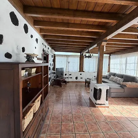 Villa Lanzarote Casa Volcánica-anclada Sobre La Lava Del Volcán *