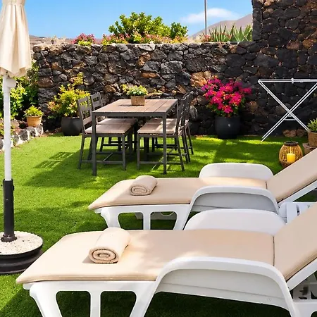 Lanzarote Casa Volcanica-anclada Sobre La Lava Del Volcan Villa *