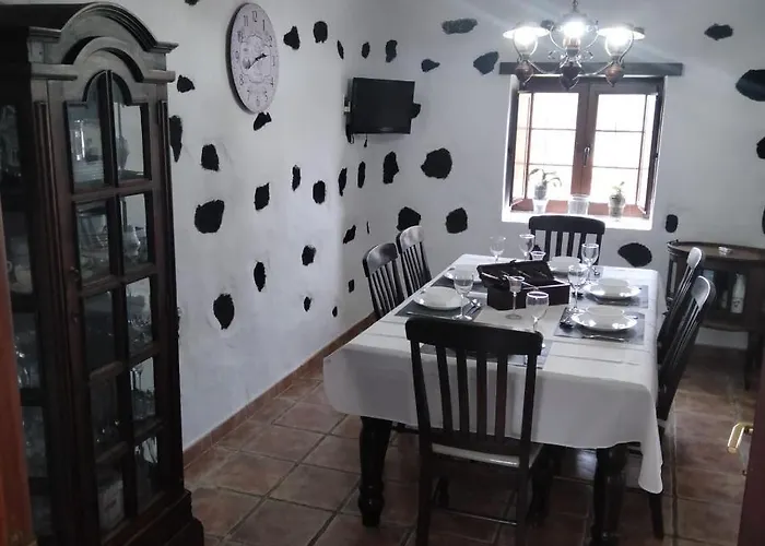 Villa Lanzarote Casa Volcanica-anclada Sobre La Lava Del Volcan