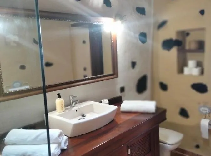 Villa Lanzarote Casa Volcanica-anclada Sobre La Lava Del Volcan *