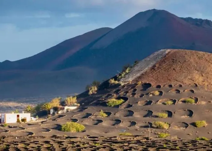 Lanzarote Casa Volcanica-anclada Sobre La Lava Del Volcan Villa *