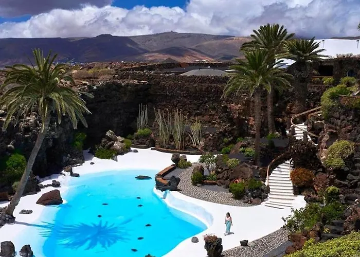Lanzarote Casa Volcanica-anclada Sobre La Lava Del Volcan Villa Montana Blanca